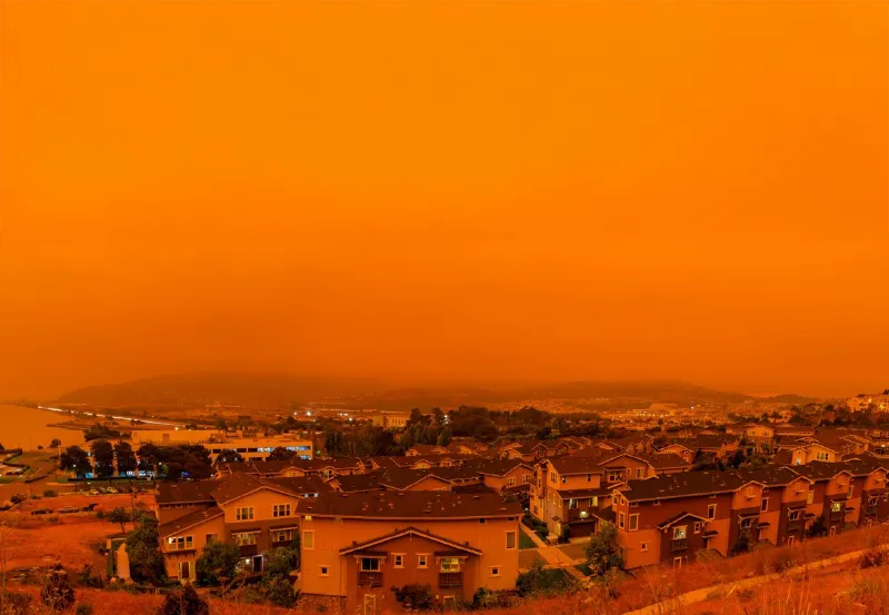 A gloomy smoke covered San Francisco.
